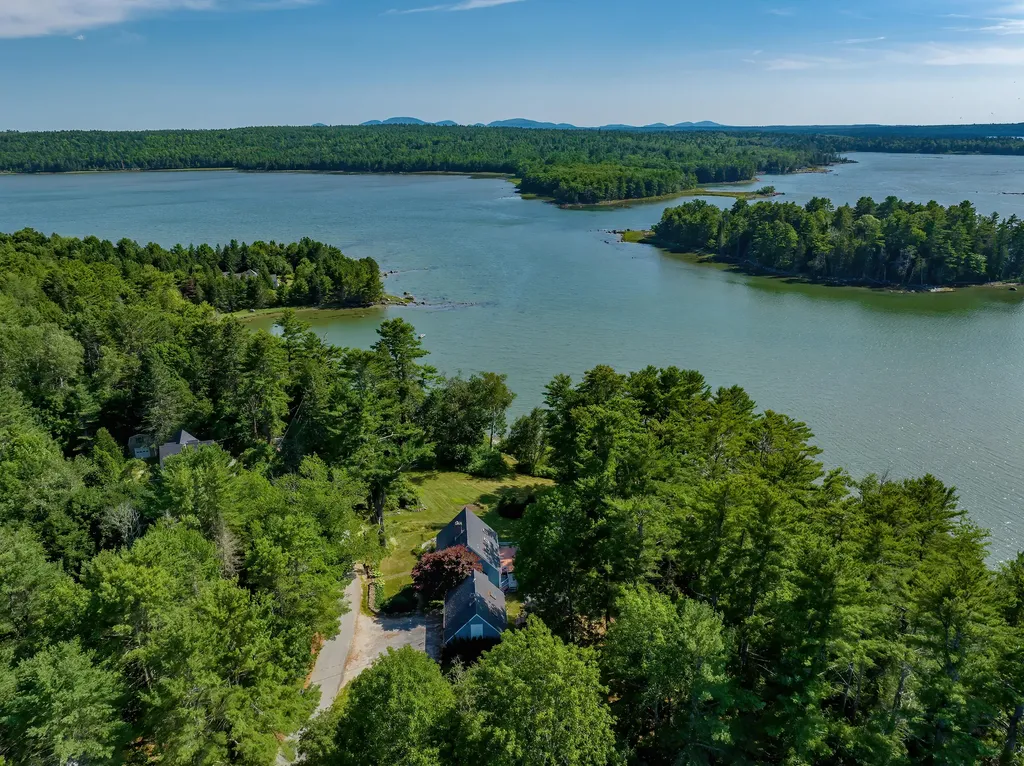 15 Shipyard Point Road Franklin ME 04634