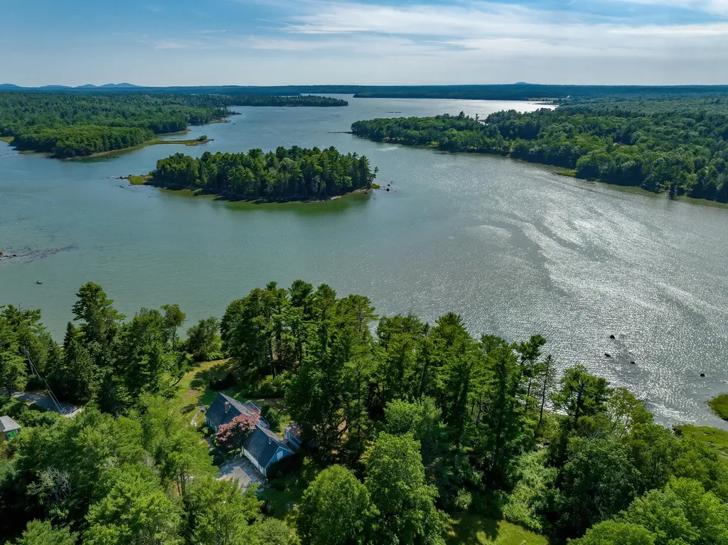 15 Shipyard Point Road Franklin ME 04634