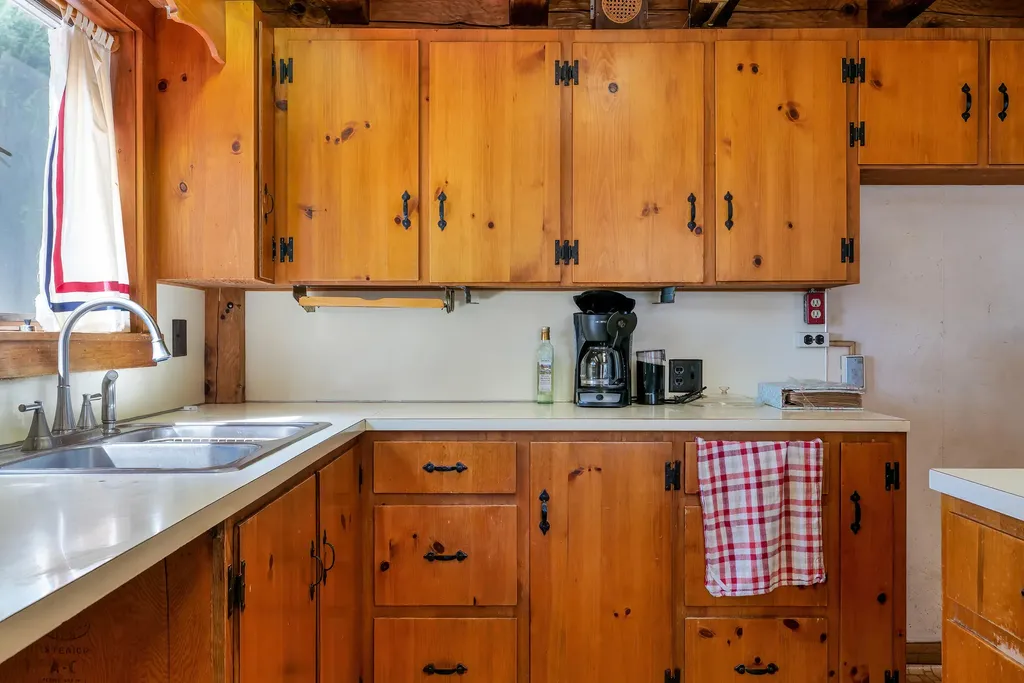 15 Shipyard Point Road Franklin ME 04634