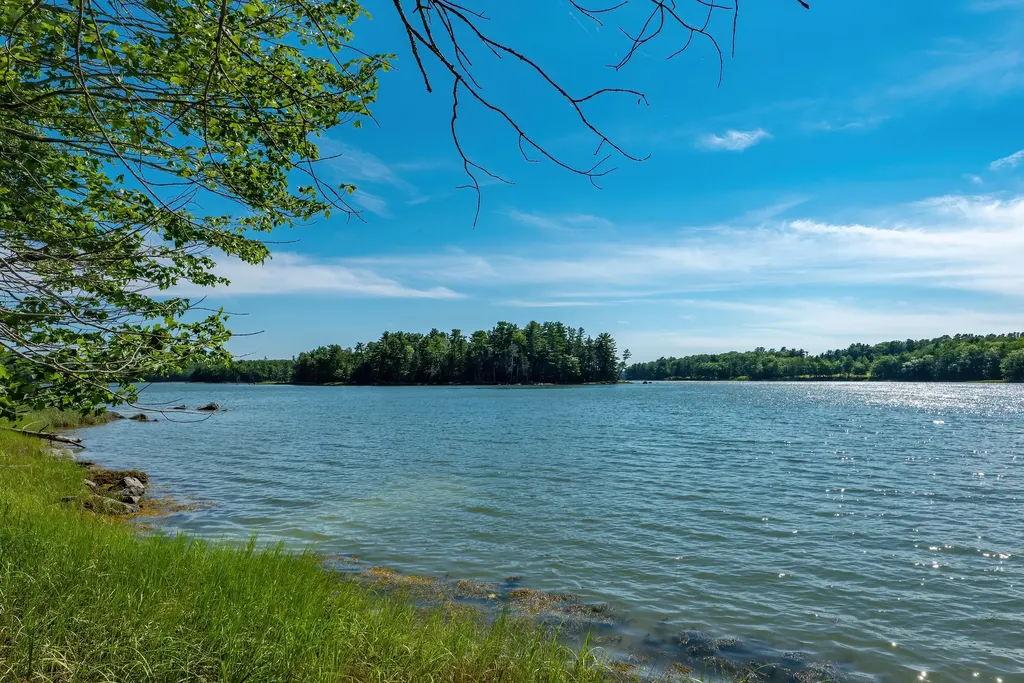 15 Shipyard Point Road Franklin ME 04634