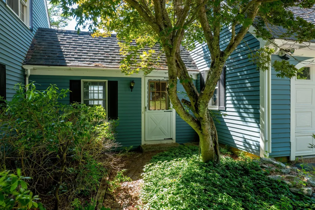 15 Shipyard Point Road Franklin ME 04634