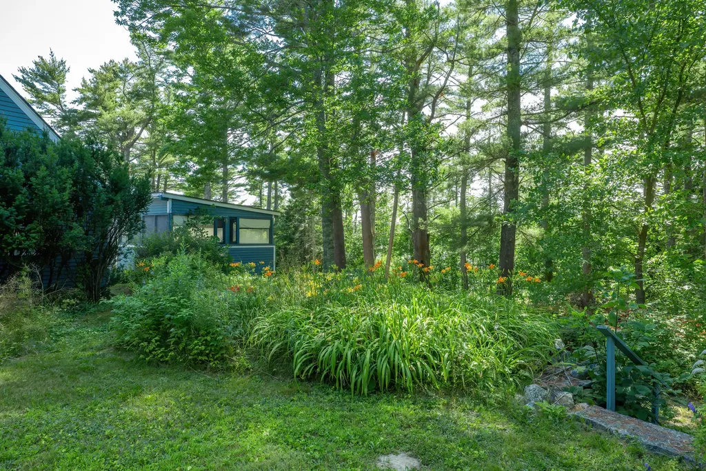 15 Shipyard Point Road Franklin ME 04634