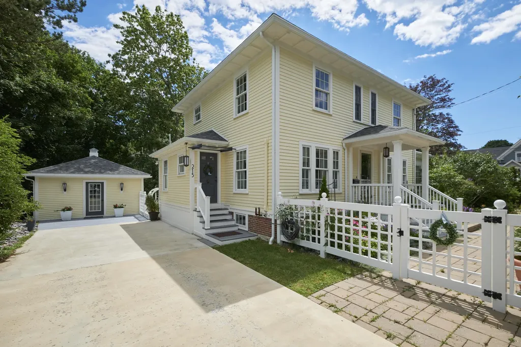 215 Broadway Place Rockland ME 04841