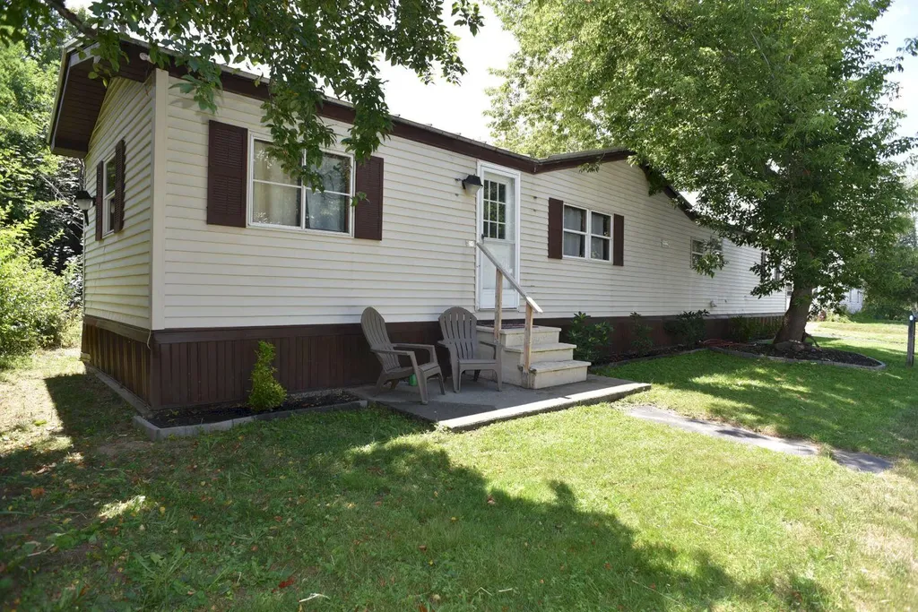 24 Houghton Street Madison ME 04950
