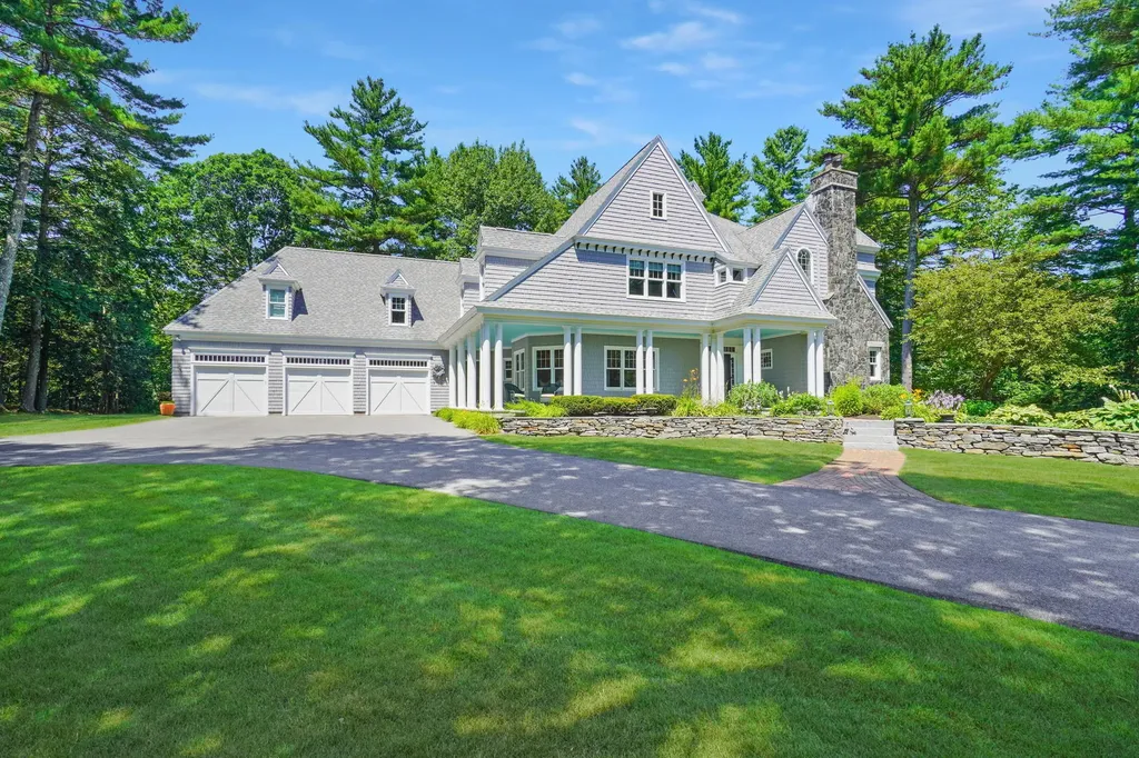 128 Woodlands Drive Falmouth ME 04105