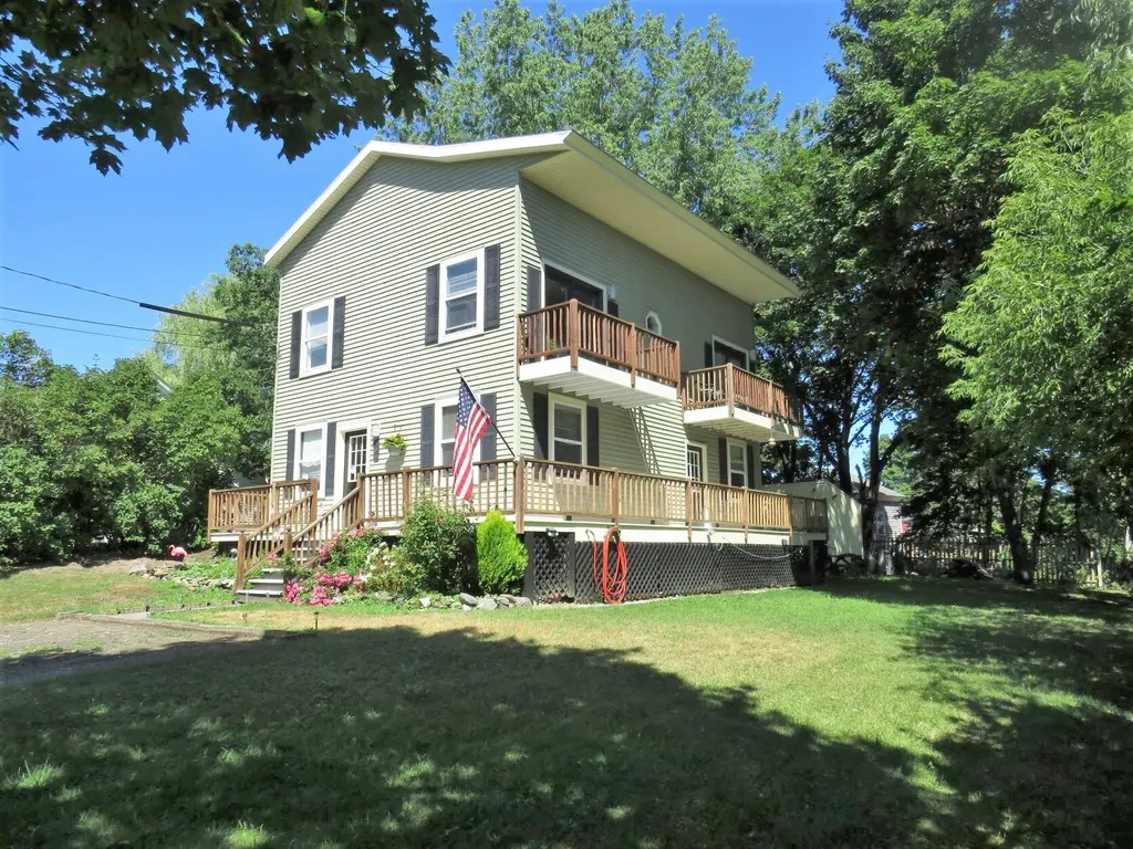 105 Pleasant Street Rockland ME 04841