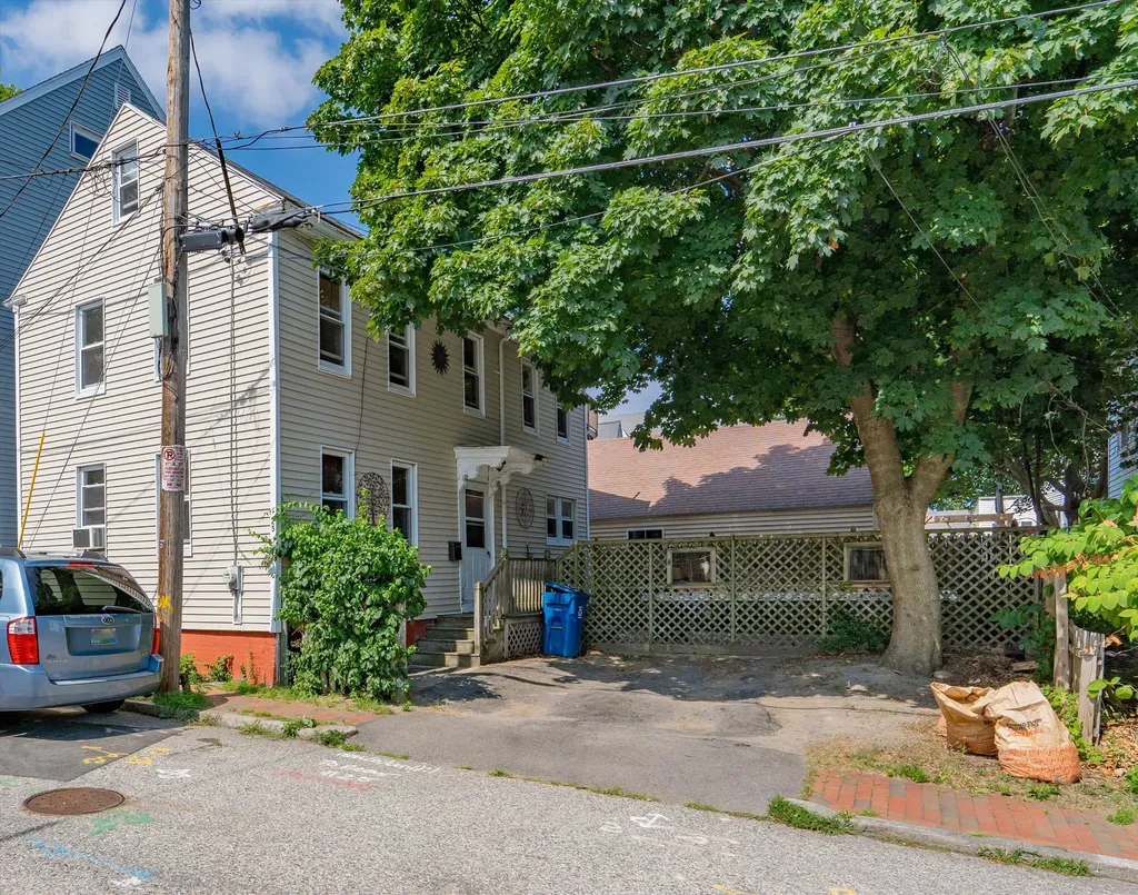 25 Briggs Street Portland ME 04102