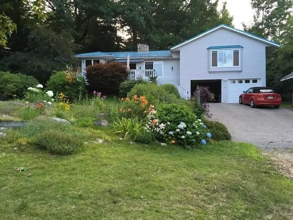 35 Bay Village Road Naples ME 04055