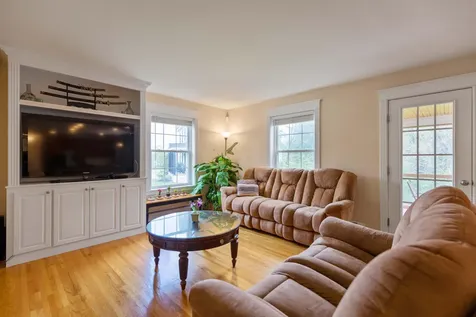 13 Cleaves Farm Road Falmouth ME 04105