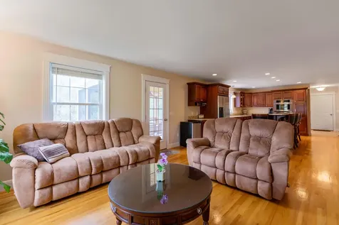 13 Cleaves Farm Road Falmouth ME 04105