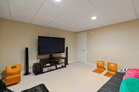 13 Cleaves Farm Road Falmouth ME 04105