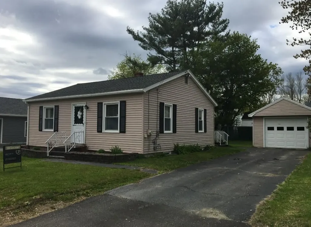 8 Brookside Avenue Augusta ME 04330