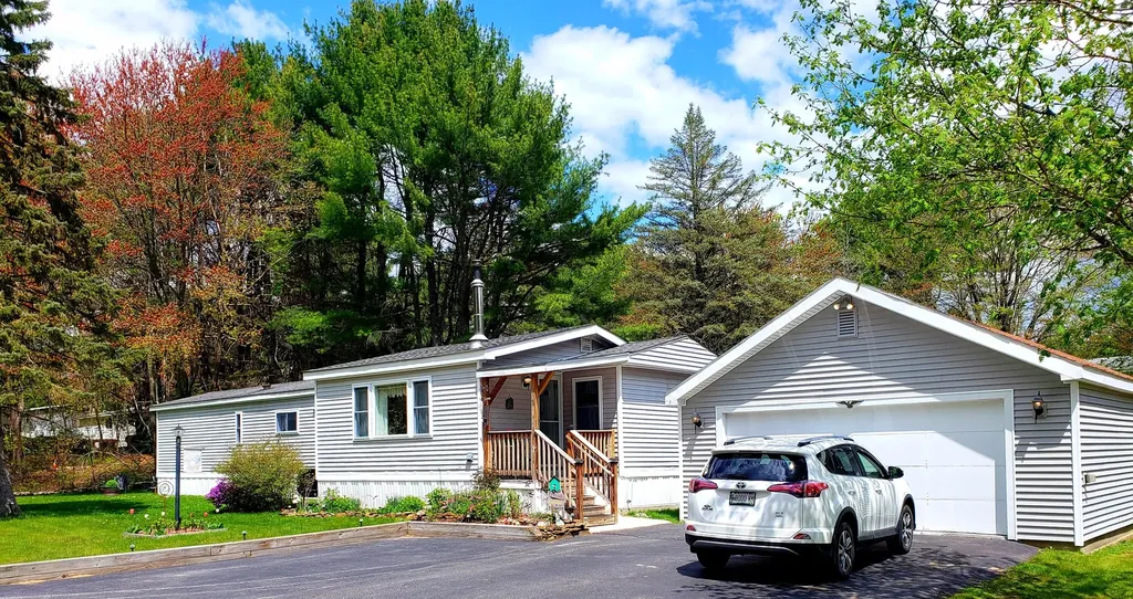 11 Dode Drive Saco ME 04072