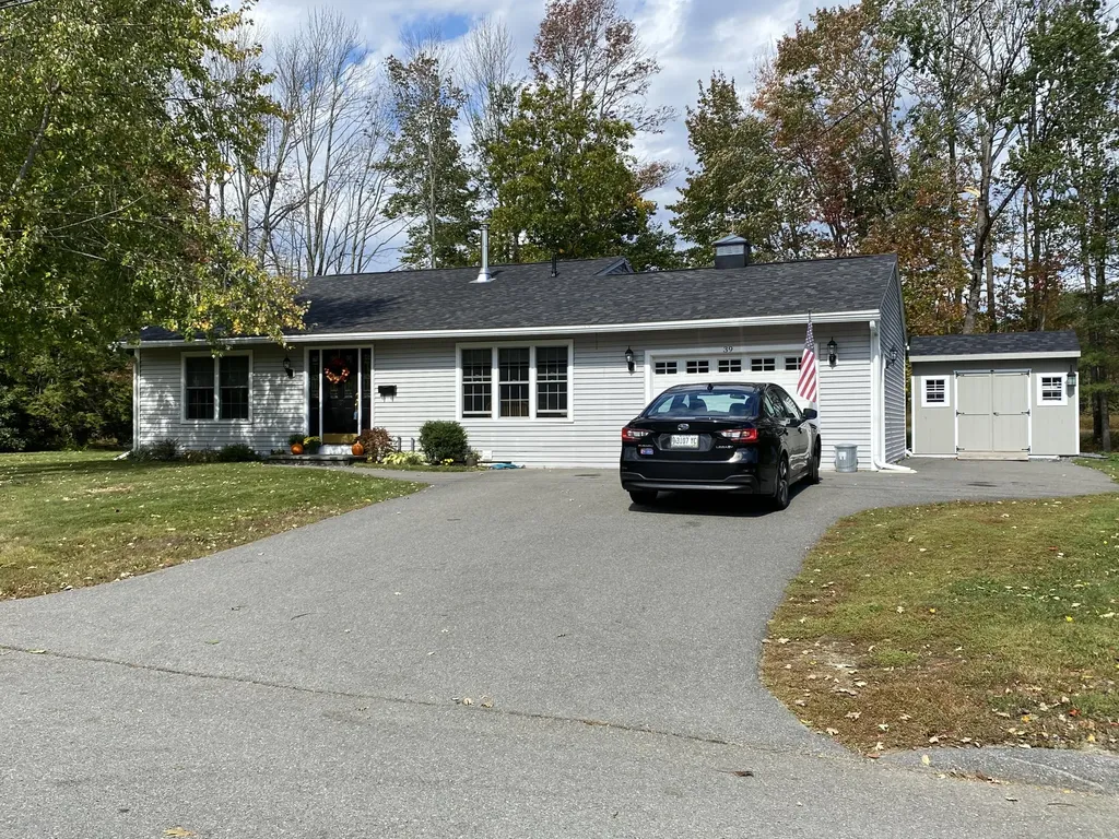 39 Mainewood Avenue Orono ME 04473