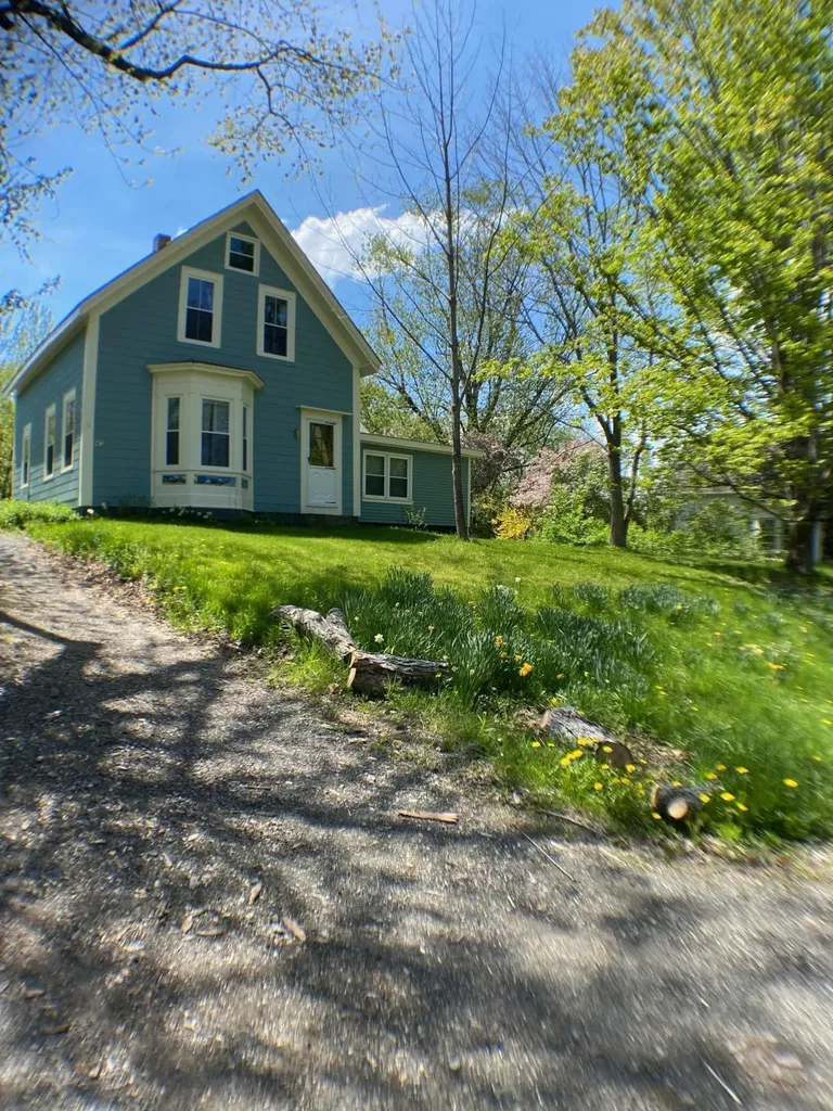 47 Bay Road Bowdoinham ME 04008