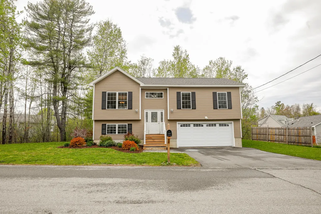 22 Cardinal Way Bangor ME 04401