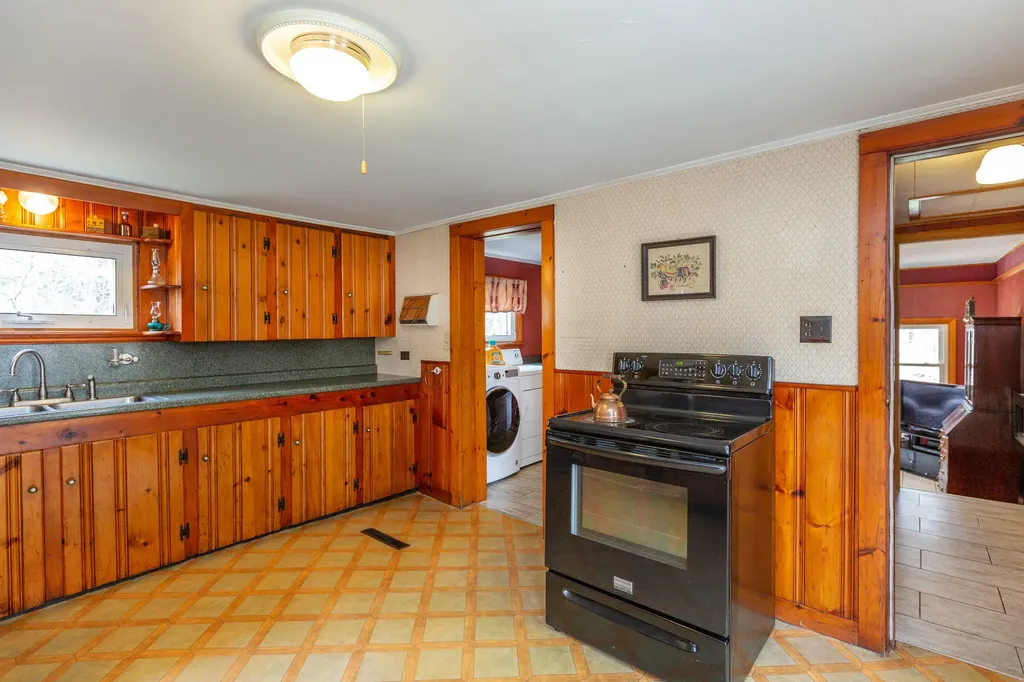 17 Sand Road Naples ME 04055