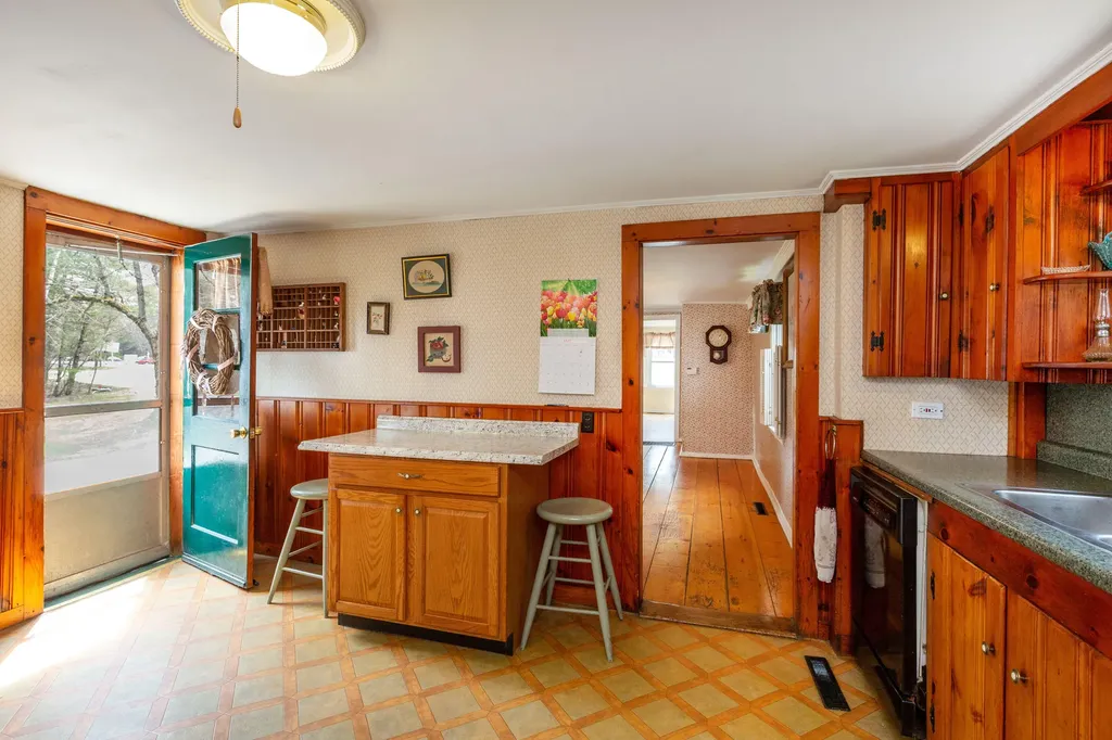 17 Sand Road Naples ME 04055
