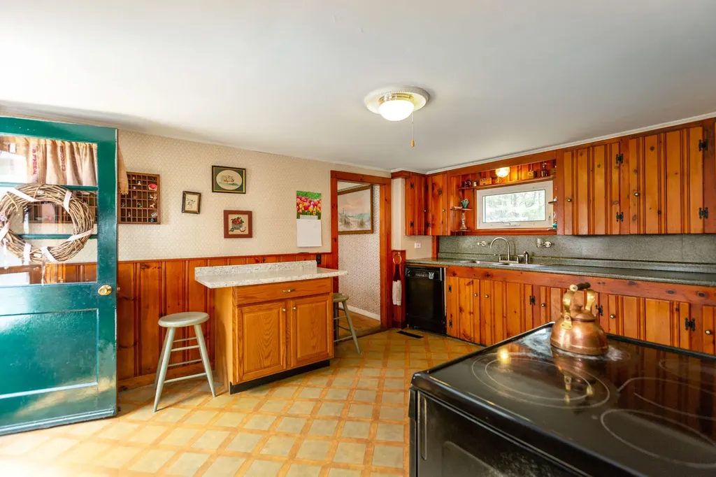 17 Sand Road Naples ME 04055