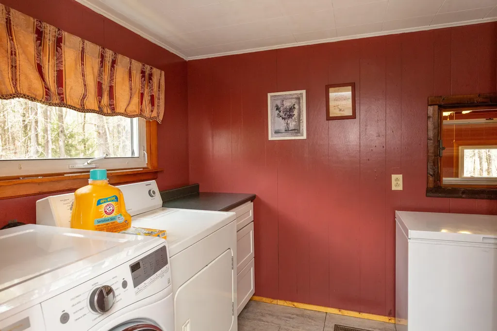 17 Sand Road Naples ME 04055