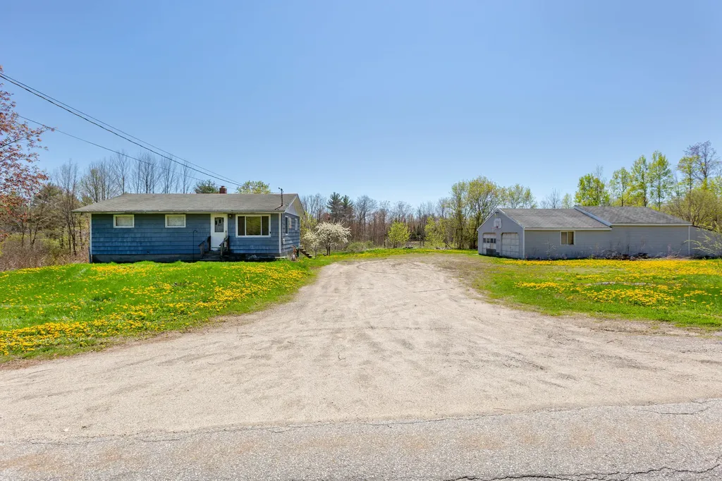 327 Old Lewiston Road Winthrop ME 04364