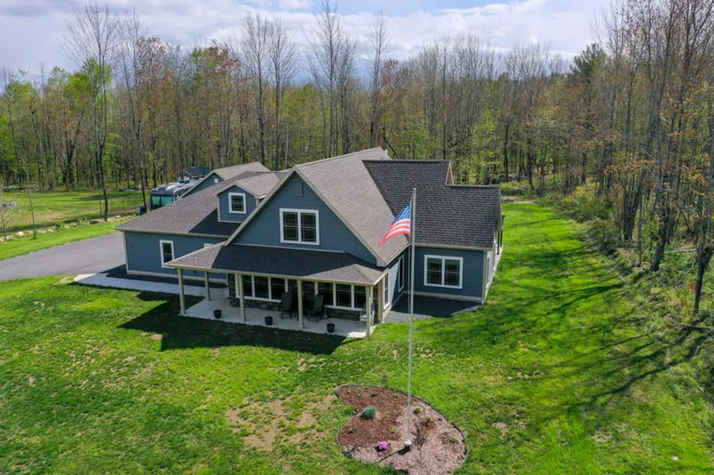 18 Garrett Way Sidney ME 04330