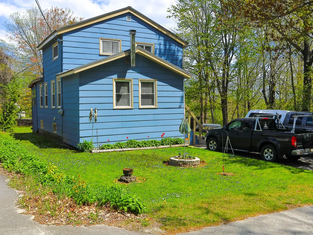 16 Colby Street Auburn ME 04210