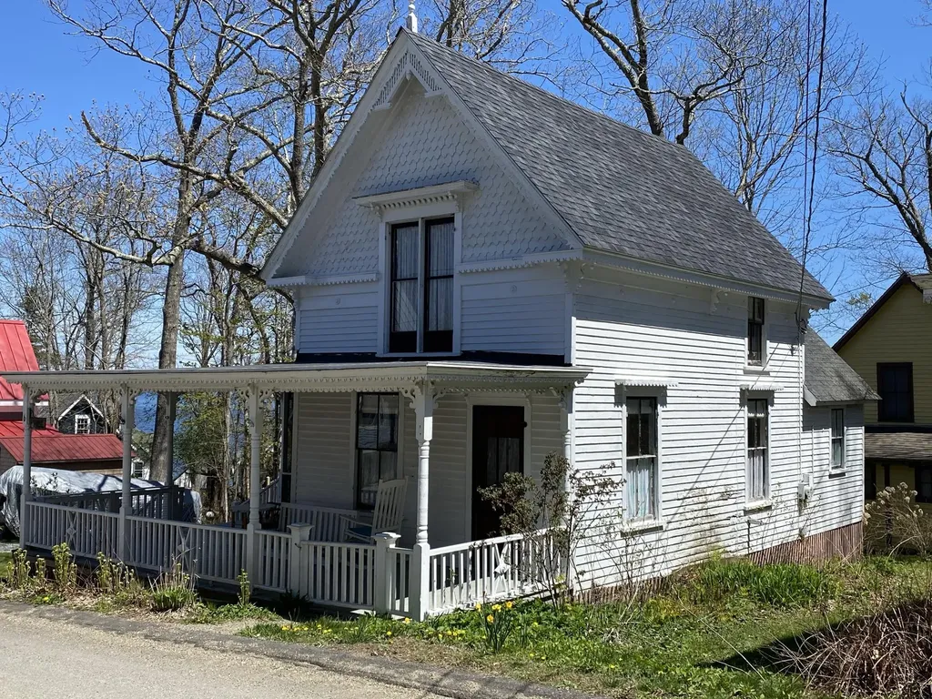 6 Maple Street Northport ME 04849