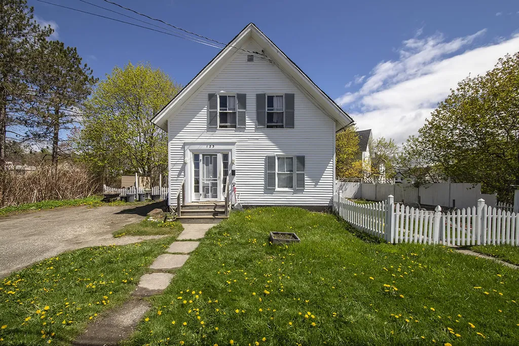 123 Cedar Street Rockland ME 04841