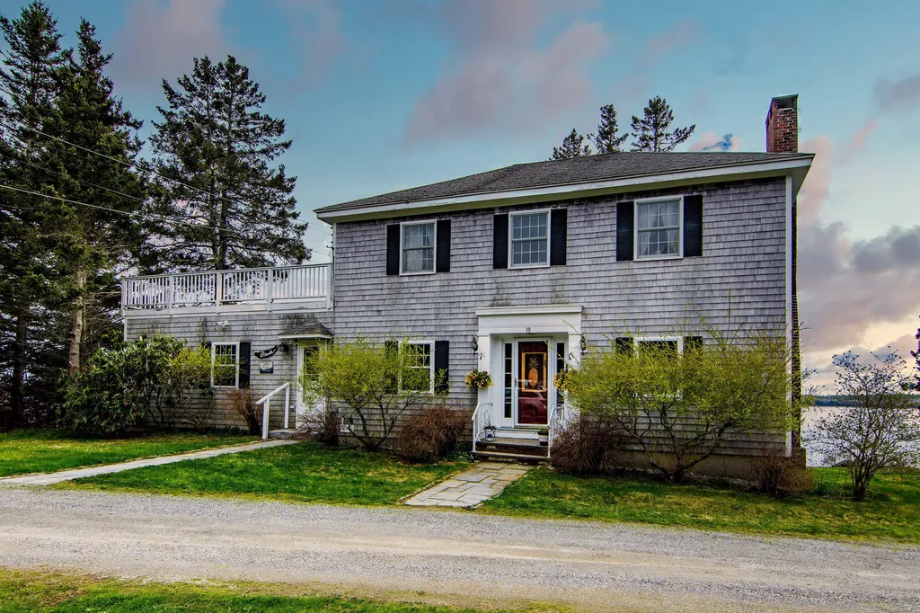 18 Bridges Point Lane Brooklin ME 04616