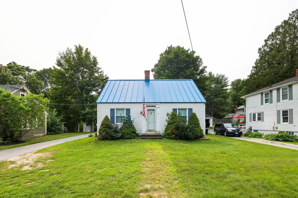 64 Main Street Topsham ME 04086