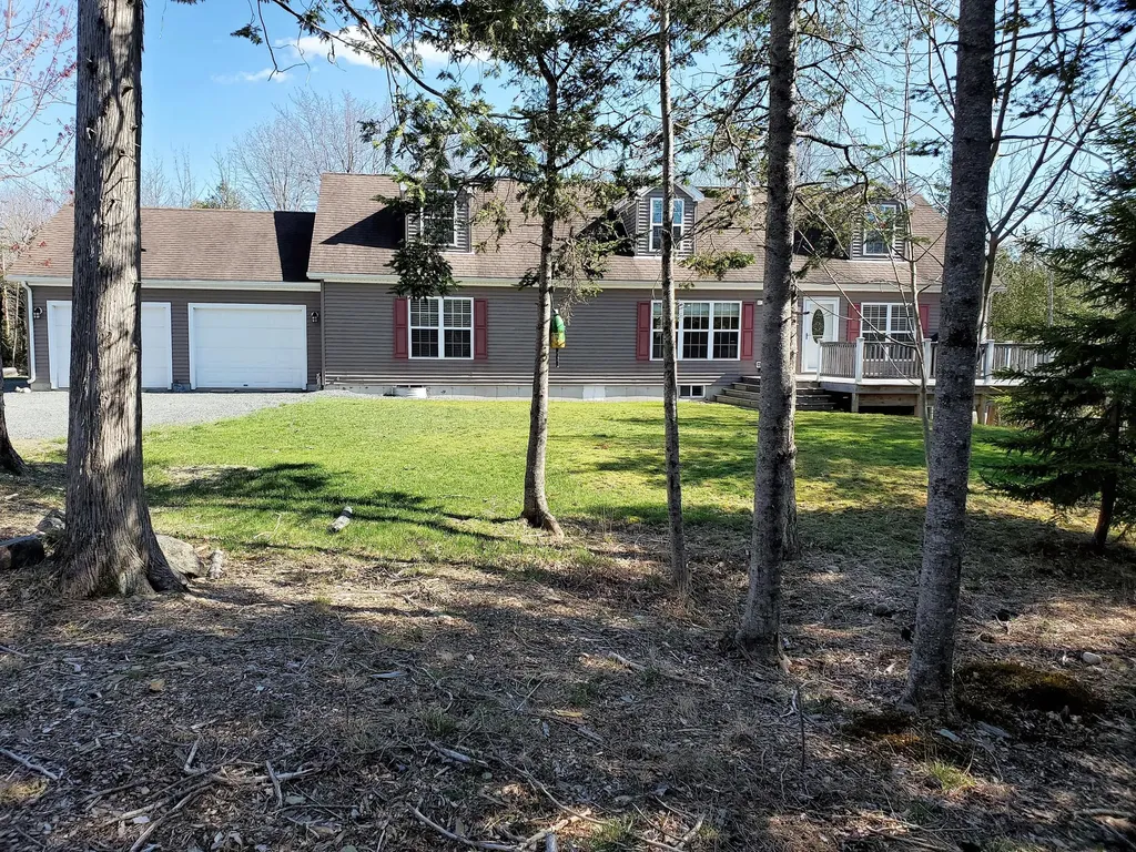 16 Rabbit Run Lamoine ME 04605