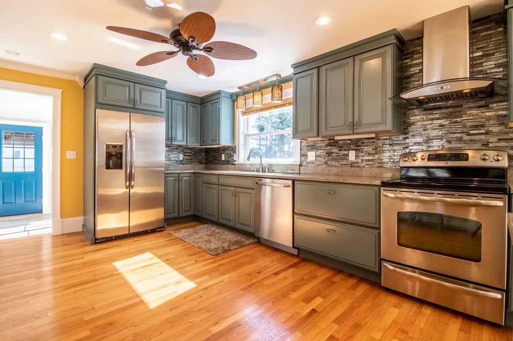 27 Winn Road Falmouth ME 04105