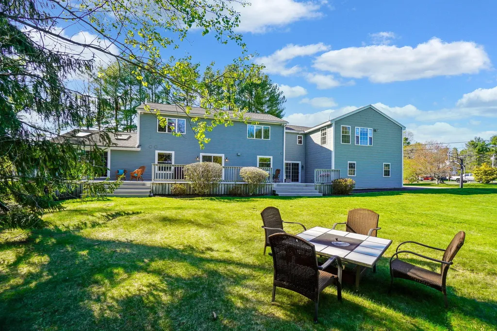 27 Winn Road Falmouth ME 04105