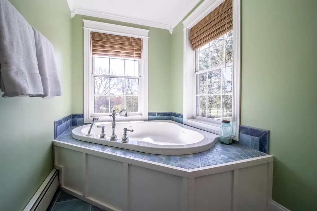 27 Winn Road Falmouth ME 04105