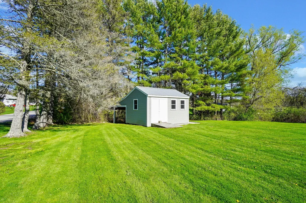 27 Winn Road Falmouth ME 04105