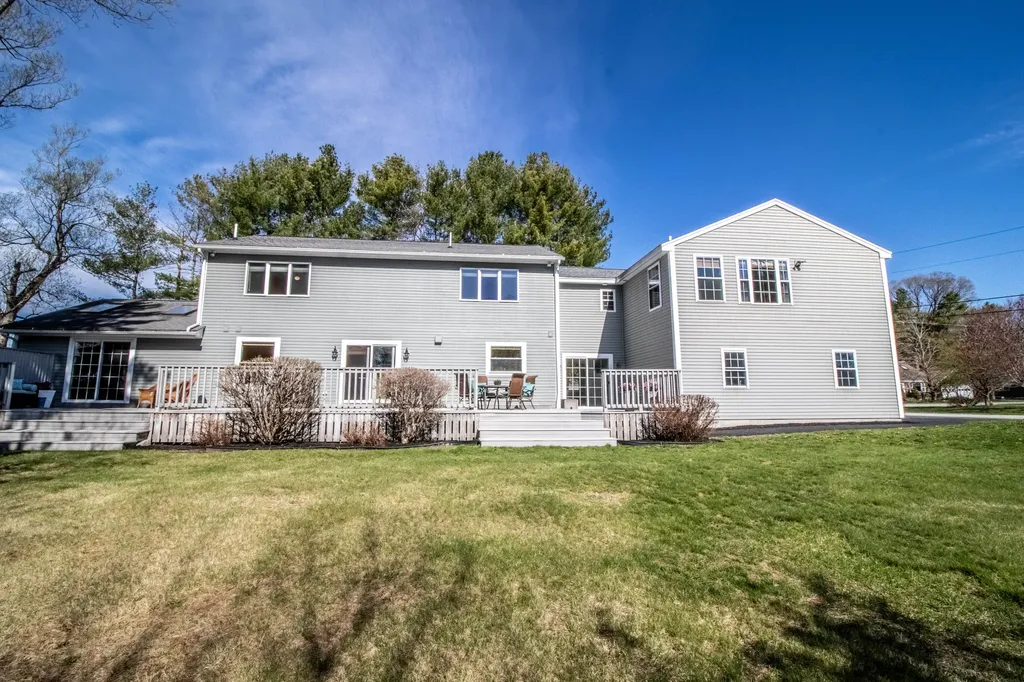 27 Winn Road Falmouth ME 04105