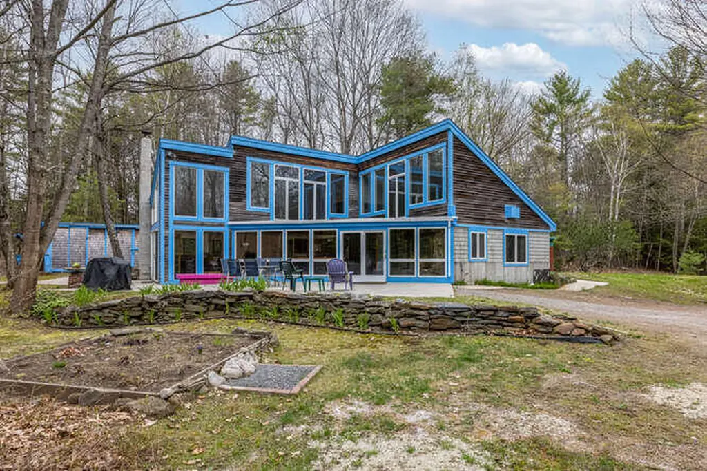 11 Perry Lane Gorham ME 04038