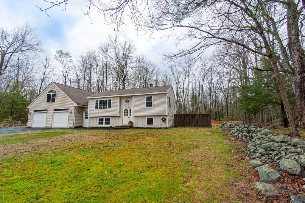 54 Seavey Drive Buxton ME 04093