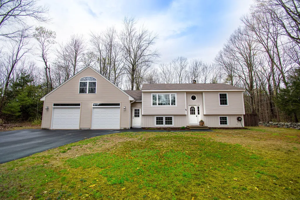 54 Seavey Drive Buxton ME 04093