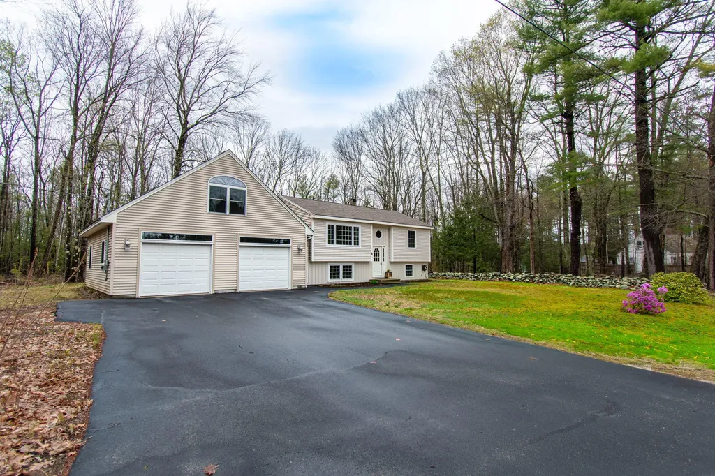 54 Seavey Drive Buxton ME 04093
