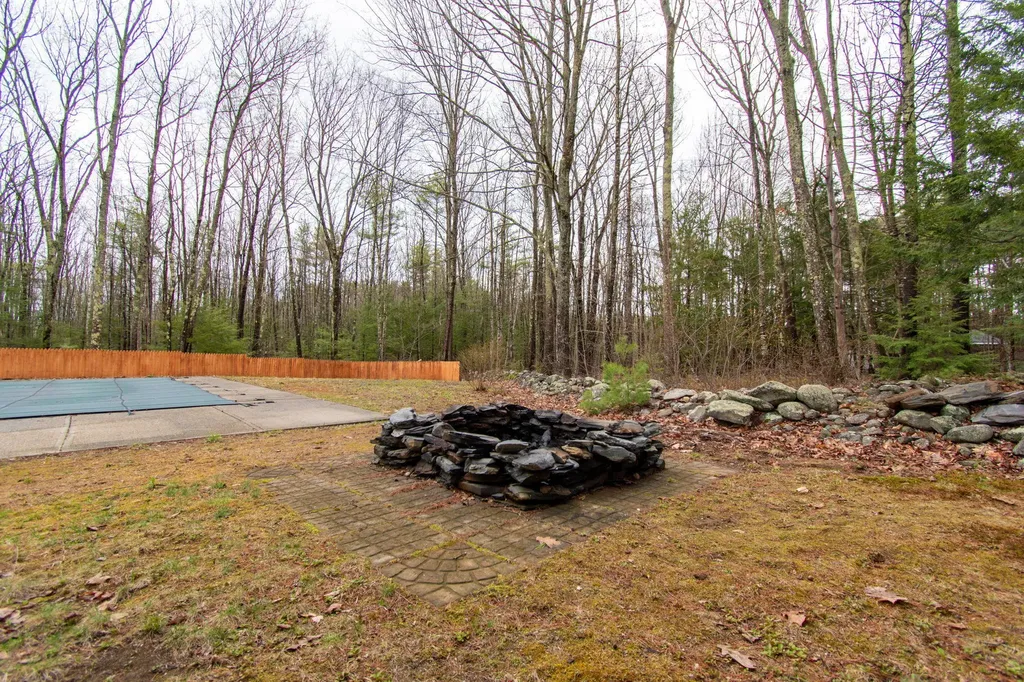 54 Seavey Drive Buxton ME 04093