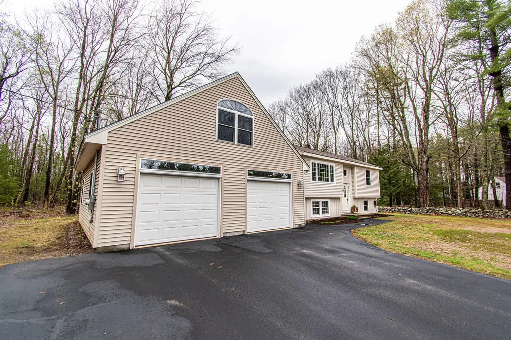 54 Seavey Drive Buxton ME 04093