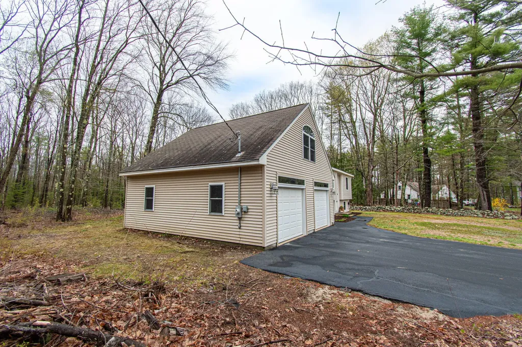 54 Seavey Drive Buxton ME 04093