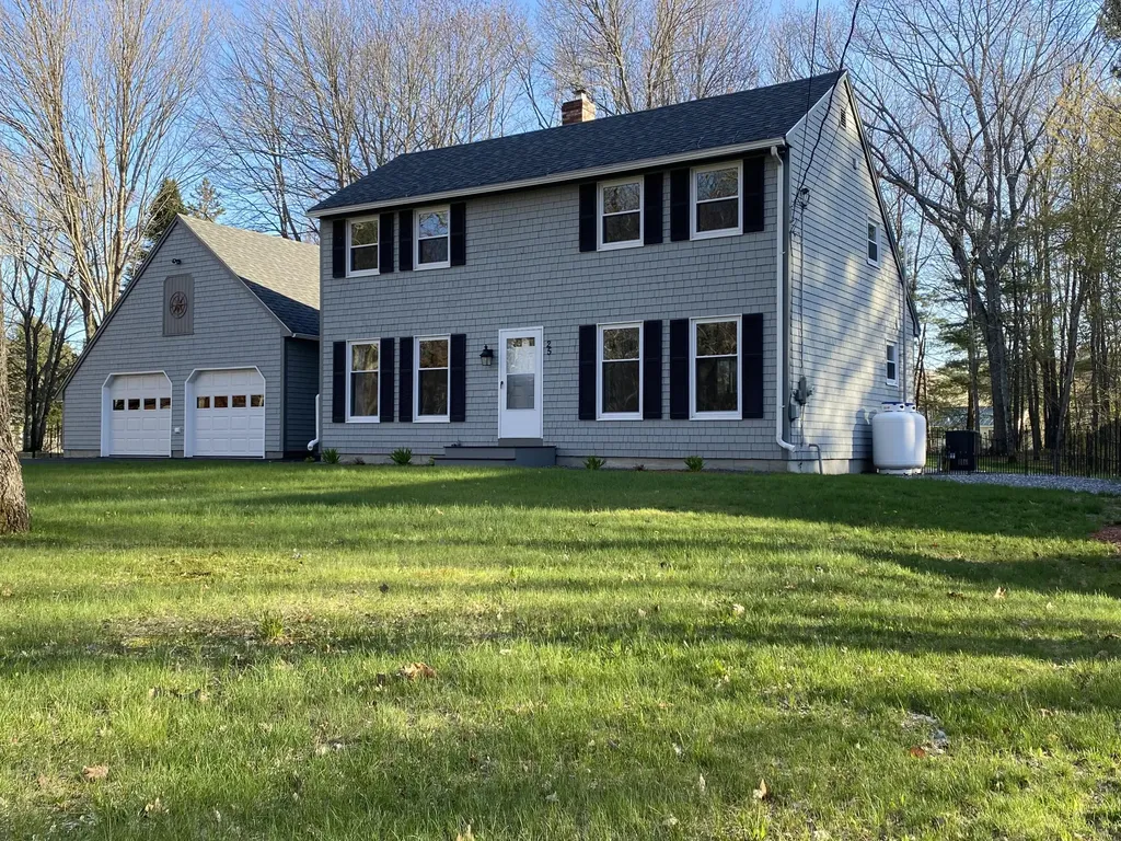 25 Ivanhoe Drive Topsham ME 04086