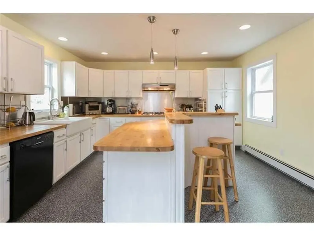 112 Mountain Road Raymond ME 04071