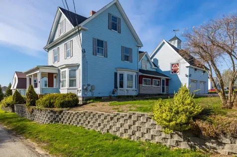 8 Warren Avenue Lewiston ME 04240