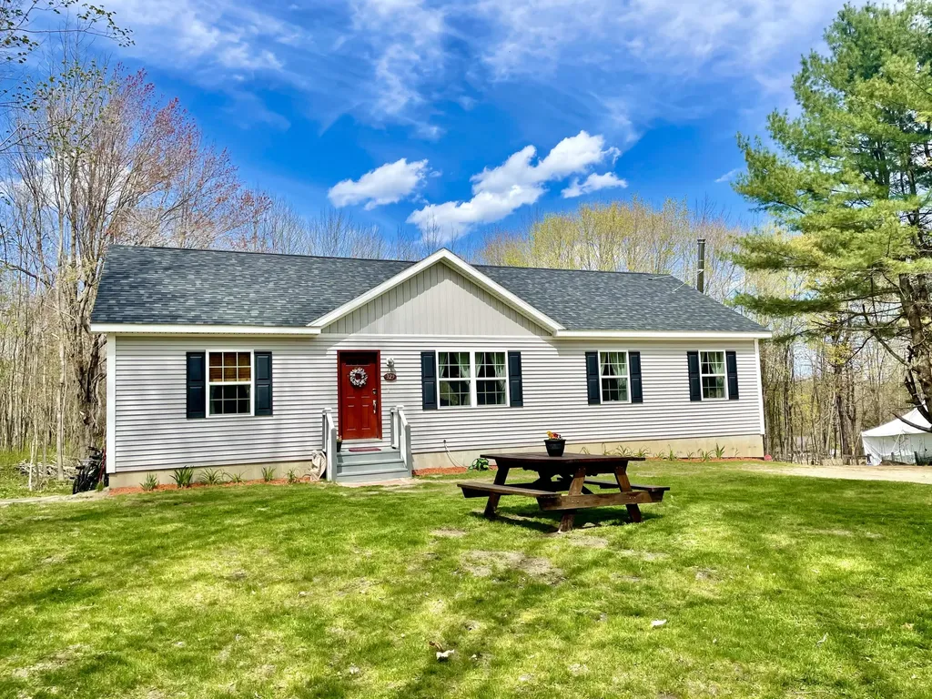 329 S Road Winthrop ME 04364