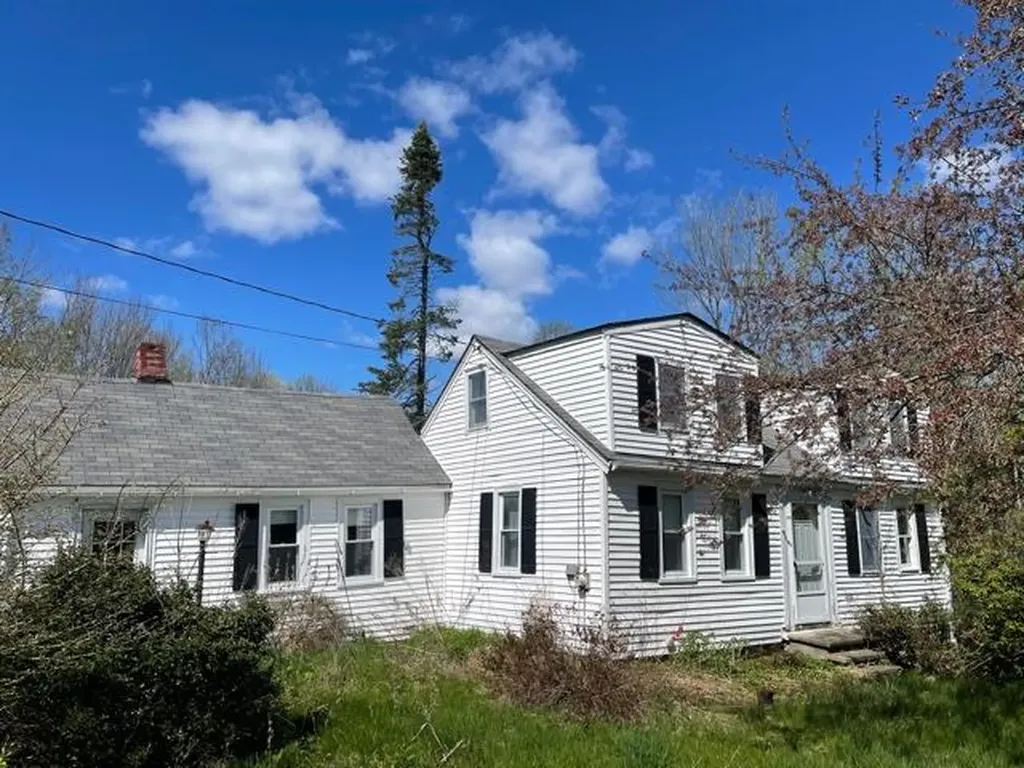 9 Church Street Bowdoinham ME 04008