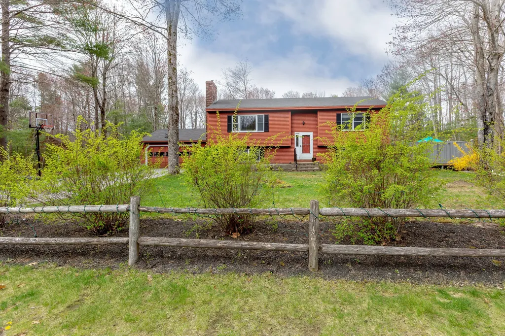 31 Eider Lane Topsham ME 04086